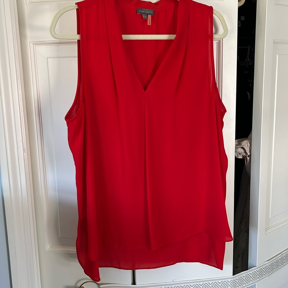 Sleeveless chiffon like top w front pleats